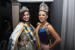 La Reina Juvenil del Carnaval de Ayamonte, Ana Perez Mestre con la Choquera Mayor del Carnaval de Huelva, Angeles Fernandez Paredes.