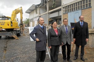 De izquierda a derecha, el arquitecto José Alvarez Checa, la presidenta del Puerto de Huelva, Manuela de Paz, el presidente de la Diputación y del Patronato de Turismo, Ignacio Caraballo, y el director del Puerto de Huelva, Pedro García. 