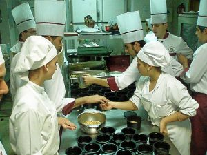 Las comidas se elaboran en el Centro Virgen de Belén.