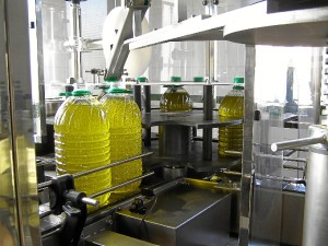 Oleodiel ejemplifica la unión de dos hechos históricos: la llegada del aceite de oliva a la Península y la creción de Gibraleón. 