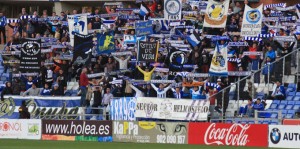 El Recre se ve respaldado por una afición animosa. / Foto: Josele Ruiz.