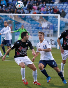 De las botas de Álvaro Antón salió el gol del Decano. / Foto: Josele Ruiz.