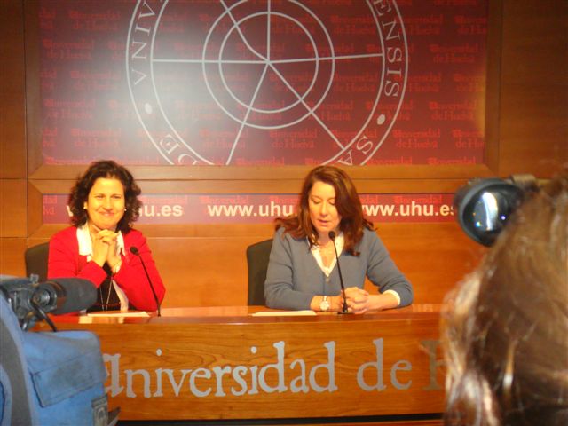 May Silva y Carmen Santín en rueda de prensa.