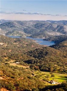 El espacio se encuentra en el Parque Natural Sierra de Aracena y Picos de Aroche.