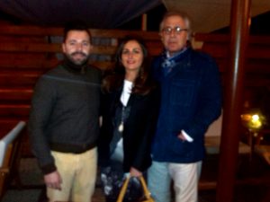 Fernando Ponce, la dueña de la tienda Marita y Miguel Ángel Velasco.