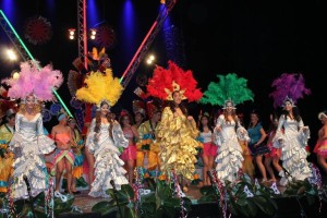 Las jóvenes bailaron a ritmo de Samba.