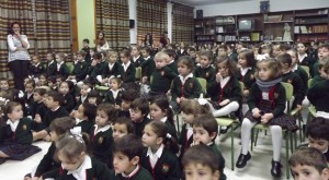 Los alumnos del colegio María Inmaculada disfrutaron con los jugadores del Recre.