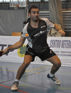 David Përez ganó y perdió un partido de individuales, pero venció el dobles junto a Amadeo Sánchez. / Foto: J. L. Rúa. 