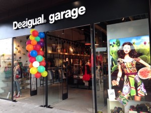 Desigual se ubica en la parte superior de Holea. 