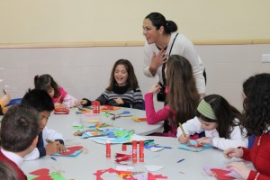 Juana Carrillo ha visitado a los participantes en el taller. 