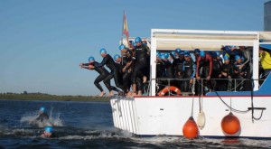 La salida del Ibermán de este año de Media Distancia volverá a ser desde un barco en el río Guadiana.