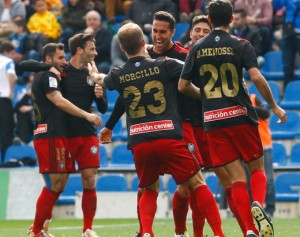 Los jugadores del Recre celebran el segundo gol, obra de Montoro. / Foto: José Navarro.