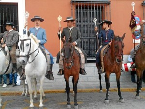 José Manuel, vestido de corto.