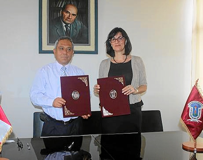 Firma del convenio UNIA-Universidad Jorge Basadre Grohman de Perú.