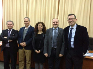 Paloma Contreras junto a los miembros de su tribunal.