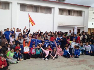 Alumnos del colegio participando en la actividad.