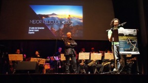 Daniel, recogiendo el premio a la mejor película en el Festival de Cáceres.