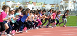 Los escolares de Ayamonte disfrutan de las jornada deportivas.