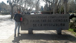 Andrés estudia en la Complutense de Madrid el Grado de Periodismo.