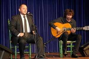 Jeromo Segura, junto a uno de los hermanos Campallo. 