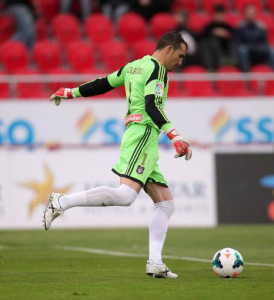 Cabrero despeja una pelota durante el choque del sábado. / Foto: www.lfp.es.