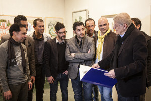 Momento de la Entrega del Cuaderno de Trabajo al pintor Juan Carlos Castro Crespo.