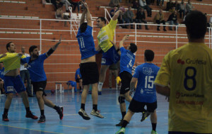 Tuvo que emplearse a fondo el equipo amarillo para solventar con éxito el partido.