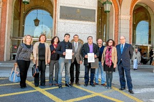 Representantes de la Plataforma acudieron a Madrid para entregar la documentación.