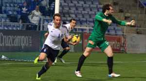 Fernando Vega celebra su gol al Alcorcón. / Foto: Josele Ruiz.