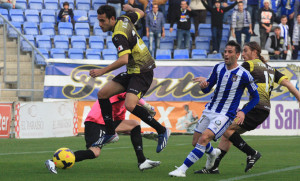 Arana espera sacar adelante el partido del sábado ante el Castilla. / Foto: Josele Ruiz.