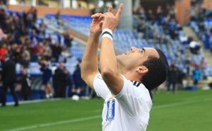 Linares abrió el marcador para el Recre y el gol se lo dedicó a su madre, recientemente fallecida. / Foto: Josele Ruiz.