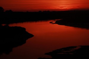 Puesta de sol en las antiguas Salinas del Duque en Punta del Moral.