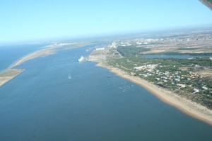 El barco venía al Puerto de Huelva a cargar mineral. 