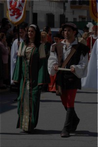 Existen muchas posibilidades para vestirse en la Feria. / Foto: Feria Medieval de Palos. 