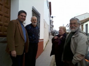 Este escritor onubense residente en Sevilla viaja con frecuencia a su localidad natal. 