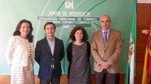 El vicepresidente de la Asociación Provincial de Empresarios de la Construcción (AECO), Rafael Morales, y la secretaria de la misma, Priscila Moreno, acompañados por el secretario general de la FOE, Fernando J. Pérez Lozano, han pedido a la delegada territorial de la Consejería de Fomento, Vivienda, Turismo y Comercio de la Junta de Andalucía, Maria Villaverde.