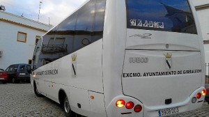 El autobús presta servicio a las escuelas deportivas, asociaciones y viajes los domingos por la mañana la Cementerio.