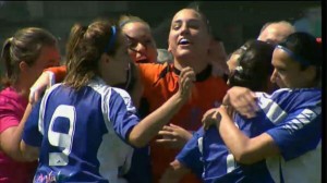 Las onubenses, felices por el empate logrado. / Foto: Captura GolT.