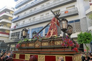 Este año, en e misterio sólo lo acompaña el ángel que recoge su sangre.