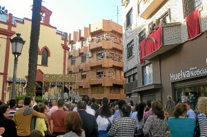 La Plaza Niña, durante la interpretación de la saeta a la Virgen del Amor. 