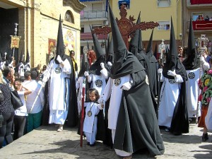 La Hermandad tiene unos 1110 hermanos aproximadamente.