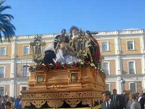 La Santa Cruz es la hermandad más joven de Huelva. 