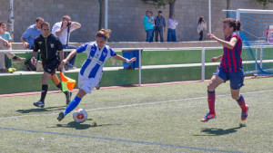 El equipo onubense llegó con peligro a la portería barcelonista. / Foto: Juanma Arrazola.