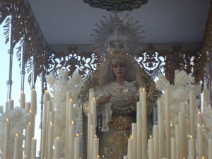 La Virgen de la Paz es obra de León de Ortega. 