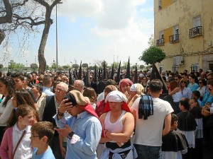 El barrio de Pérez Cubillas se ha volcado con la salida de su hermandad. 