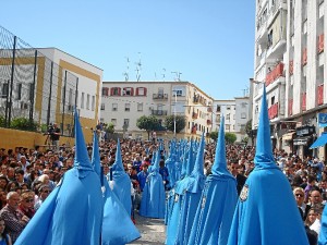 Los onubenses no han querido perderse la salida de La Victoria. 