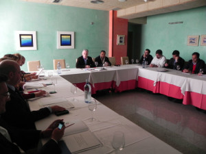 El presidente y el secretario de la Comunidad de Regantes, José Antonio Garrido y Fernando Sánchez, respectivamente, presidieron el encuentro con los medios.