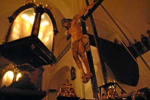     El Cristo de la Sangre realizará su Estación de Penitencia a las dos de la madrugada del Viernes Santo. / Foto: José Miguel Jiménez. 