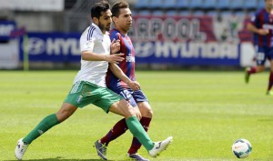 Dimas vio una ligera mejoría en el Recre en el partido en Ipurúa. / Foto: www.lfp.es.