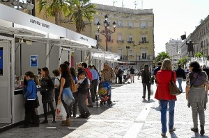 La Plaza de las Monjas se convierte del 25 de abril al 4 de mayo en la sede de la Feria del Libro. 